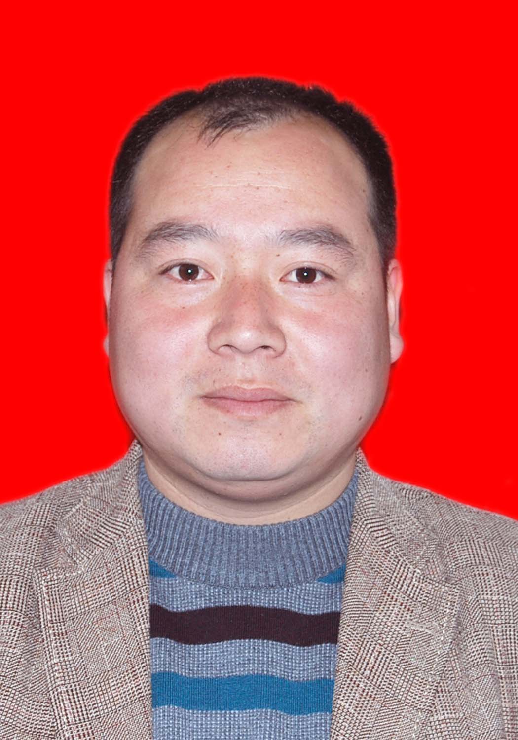 34杨诗平（同民镇村建服务中心负责人）中共党员.jpg